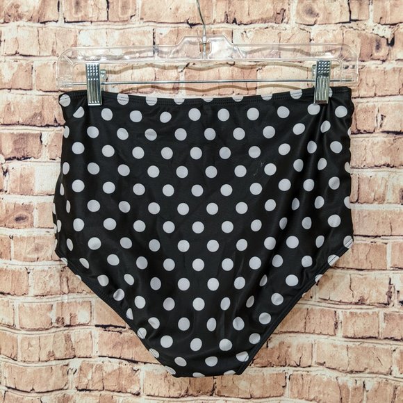 Stylish Women's Red and Black Polka Dot Bikini Set - Picture 10 of 15